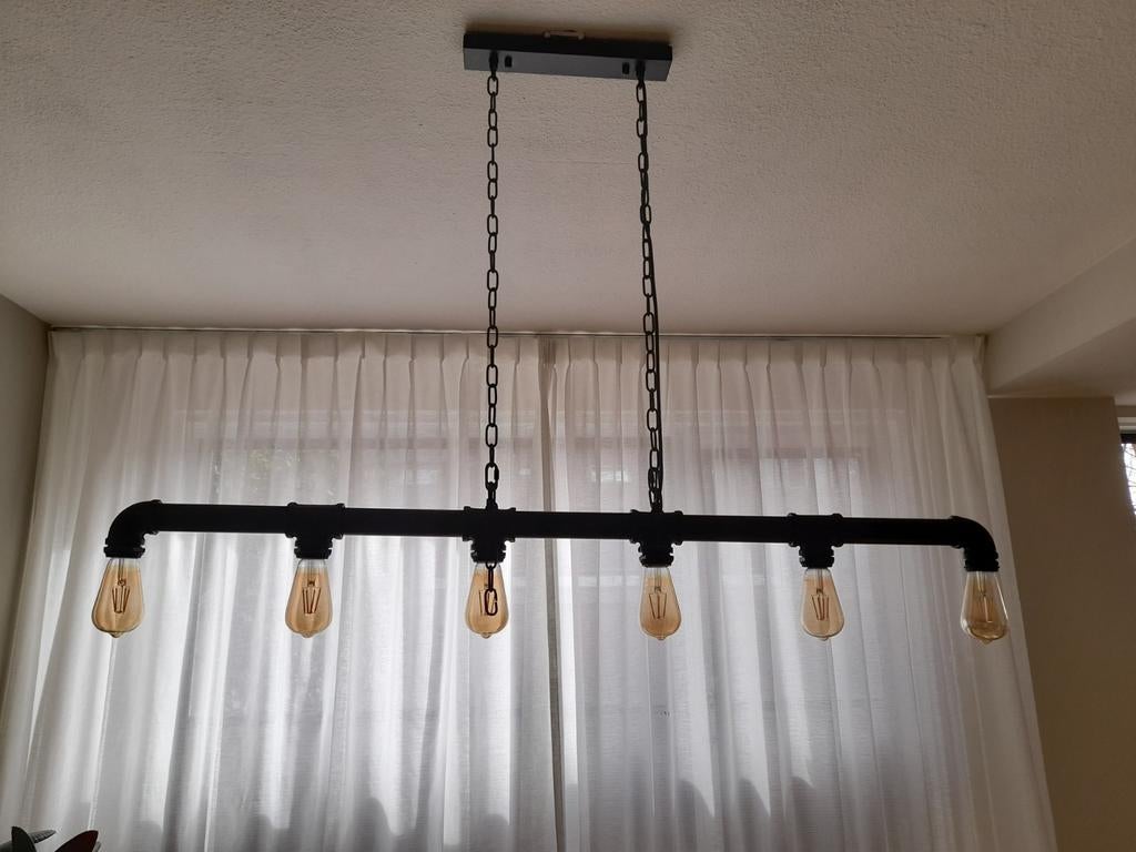 Industriële eetkamerlamp - Zwart metalen buis met 6 lampen, Huis en Inrichting, Lampen | Hanglampen, 50 tot 75 cm, Industrieel, Vintage, Loft