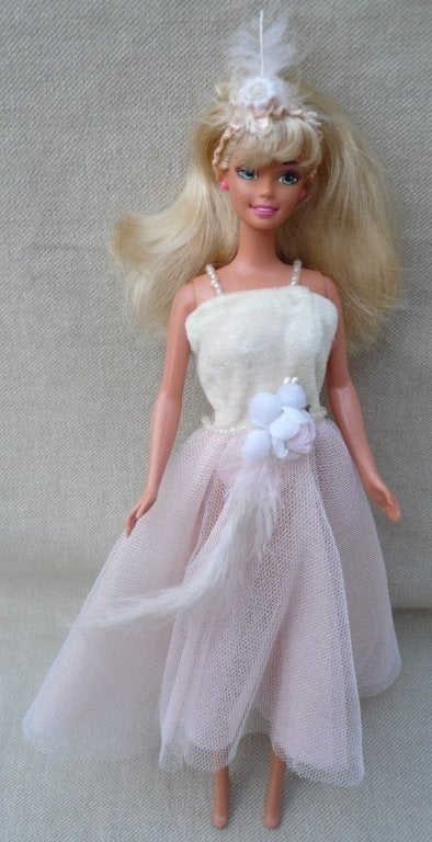  Nostalgische Barbie wit-pastel roze jurk, Ophalen of Verzenden, Gebruikt, Pop