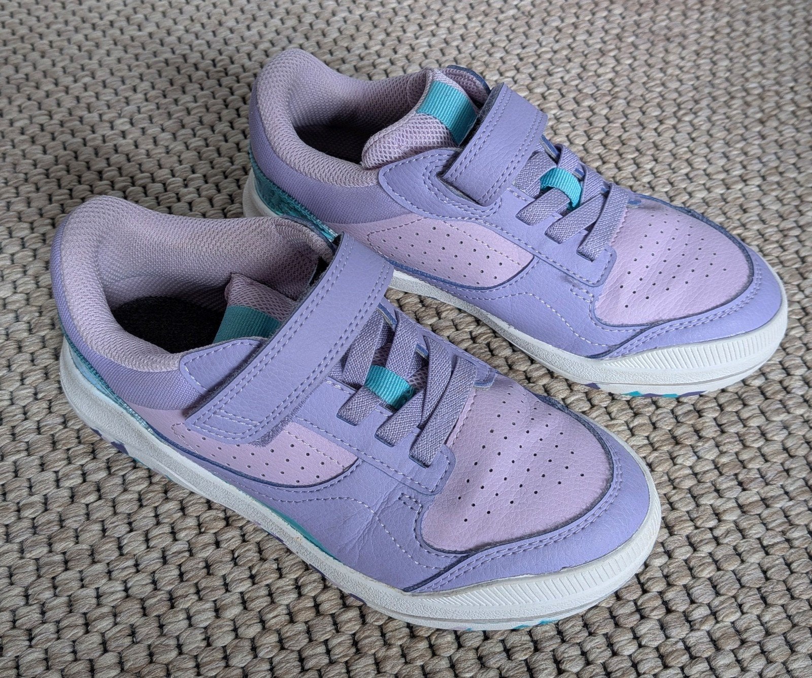 Nieuwe kinder sportschoenen mt35, Kinderen en Baby's, Meisje, Sportschoenen, Nieuw, Ophalen of Verzenden
