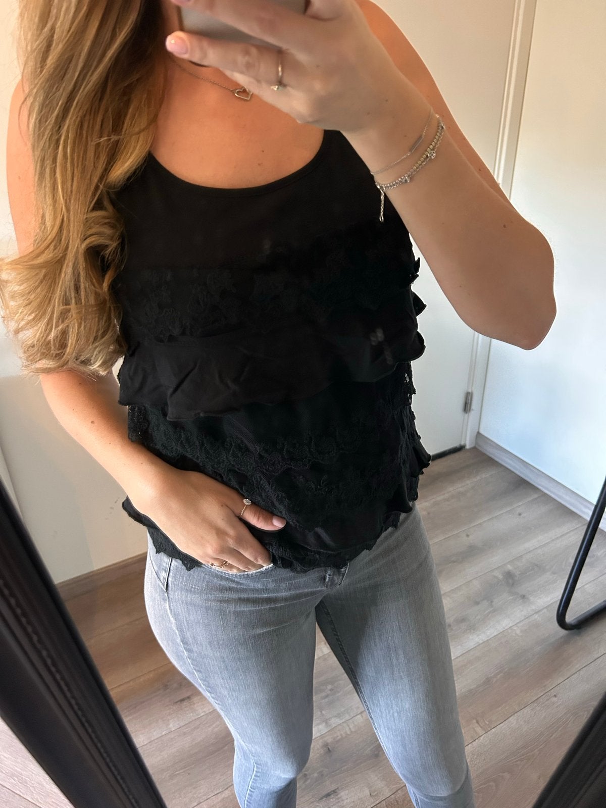 Zwarte top met kanten details - Maat S, Kleding | Dames, Zwart, Ophalen of Verzenden, Zo goed als nieuw, Maat 36 (S)
