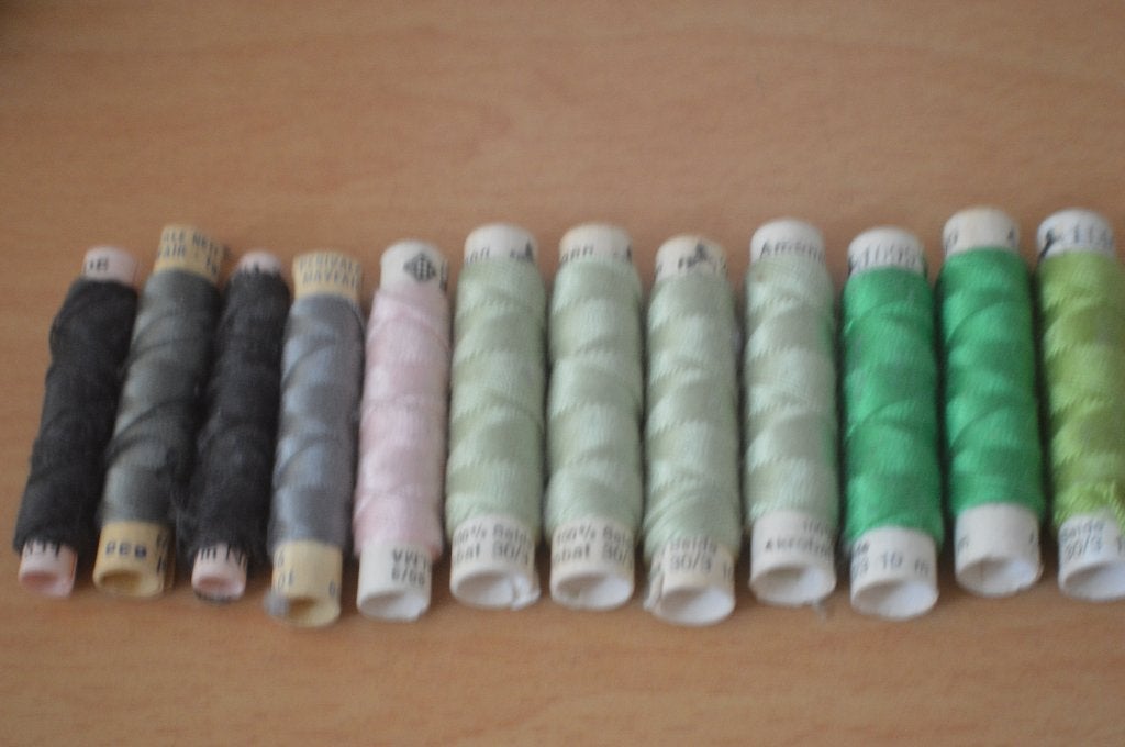 12 x pijpjes 100% zijde /silk  naaigaren, Ophalen of Verzenden, Nieuw, Garen of Naald(en)