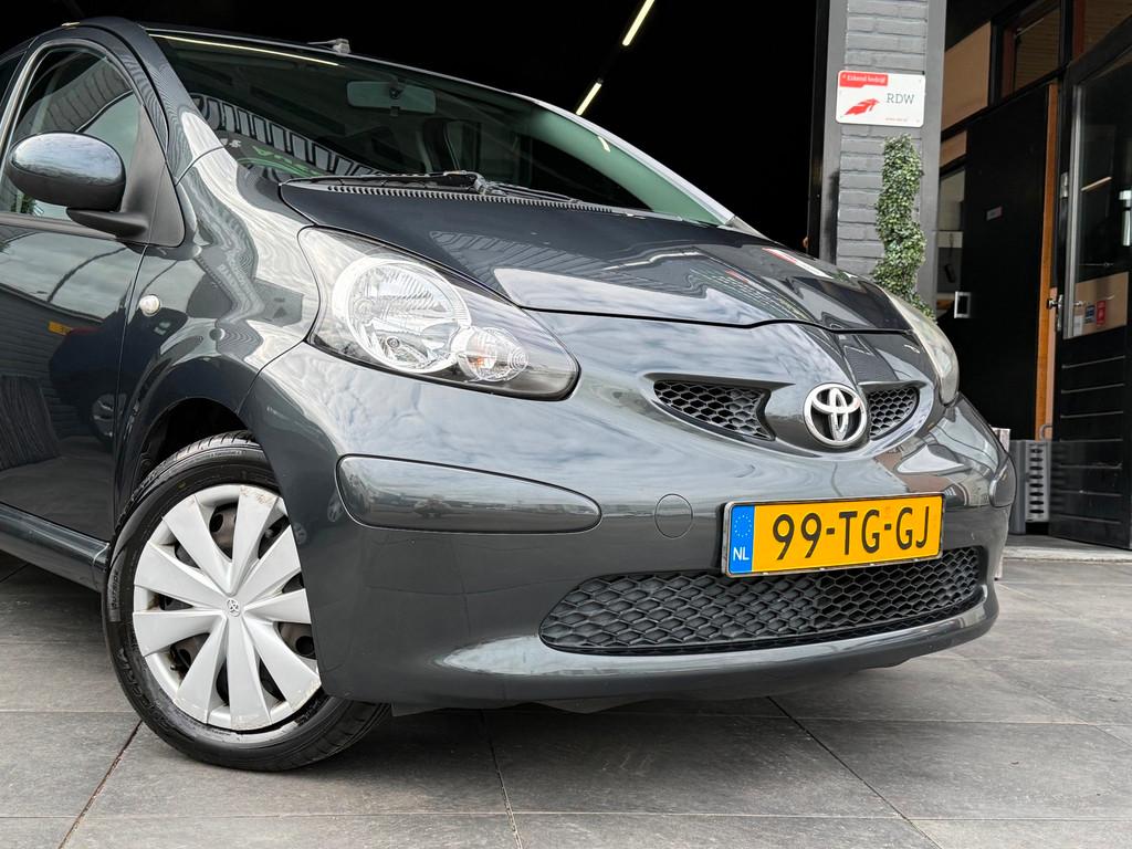 Toyota Aygo 1.0-12V +|El Ramen|5-drs|AUX|NAP|APK, Voorwielaandrijving, Stof, Huisgarantie, Met garantie (alle)