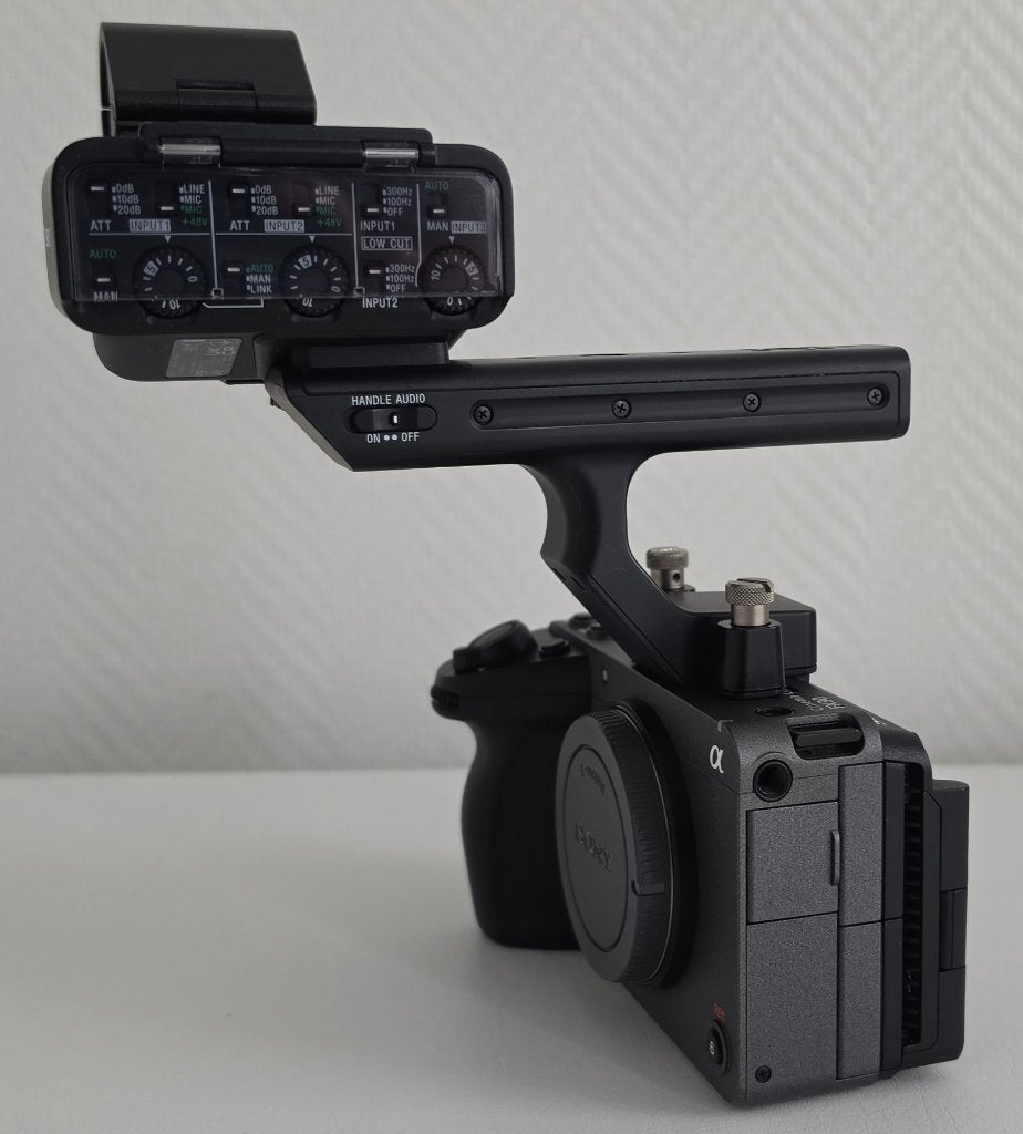 Foto 13 van Sony FX30 Cinema Line + XLR-H1 + Hähnel ProCube2 –Nieuwstaat