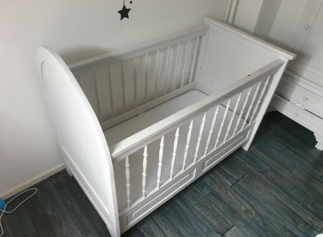 Vintage eikenhouten babykamer (+Aerosleep matras + cover), Ophalen, Gebruikt, Jongetje of Meisje