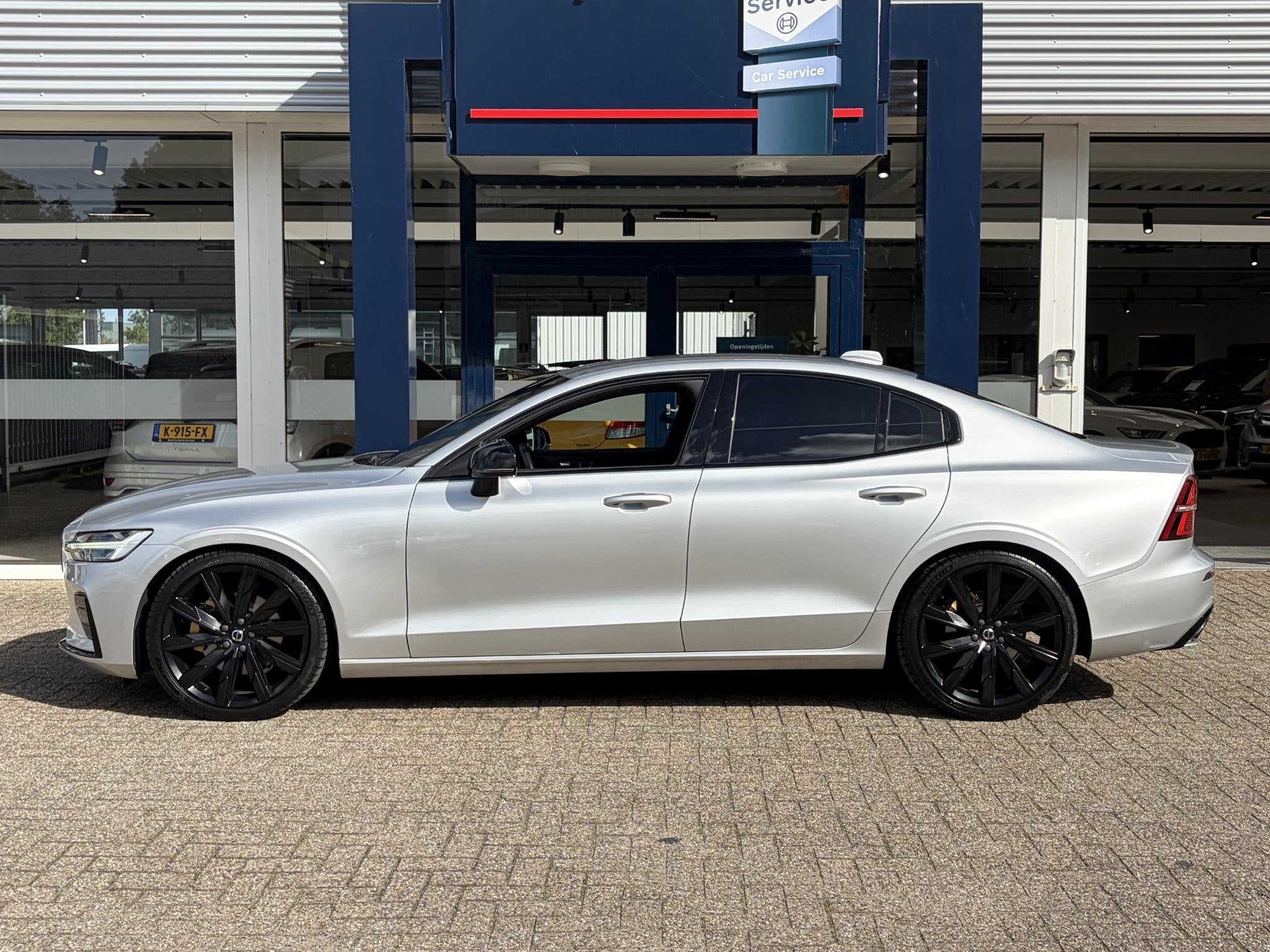 Volvo S60 2.0 T4 R-Design / Automaat / NL-Auto / Dealer-Onde, Auto's, Dealer onderhouden, 15 km/l, Euro 6, 1969 cc