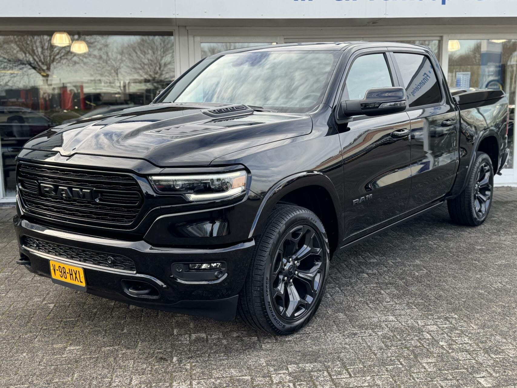 Dodge Ram 1500 4X4 5.7 V8 4x4 Crew Cab Limited,Head Up,digi, Automaat, 5654 cc, Zwart, Leder