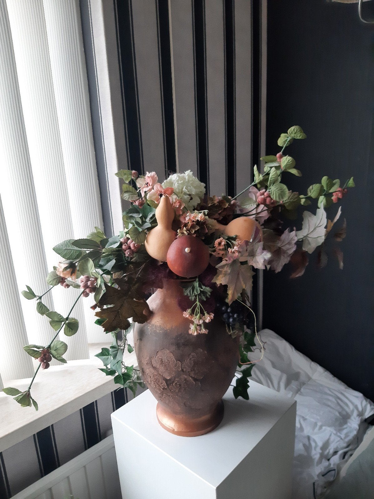 Mooie pot incl.zijdeblemen, Ophalen of Verzenden, Zo goed als nieuw