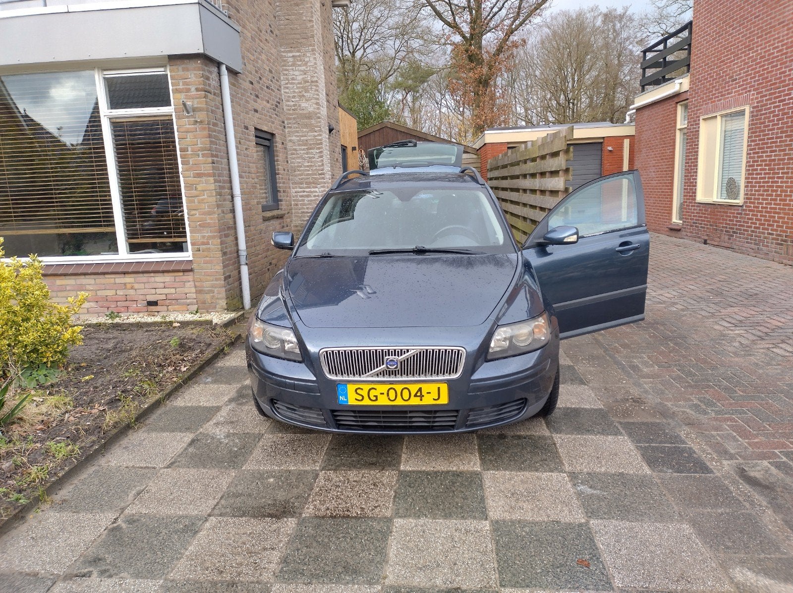 Automaat: Volvo V50 2.4 140PK Geartronic 2005 Blauw, Auto's, Stof, 700 kg, Blauw, 11 km/l