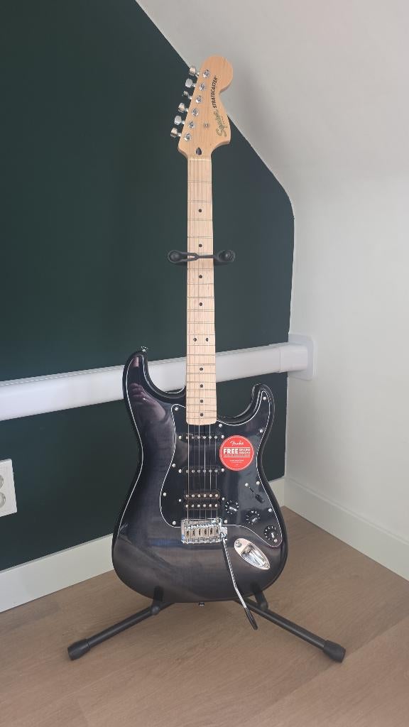 Squier Limited edition + gitaartas, Ophalen, Nieuw, Solid body, Fender