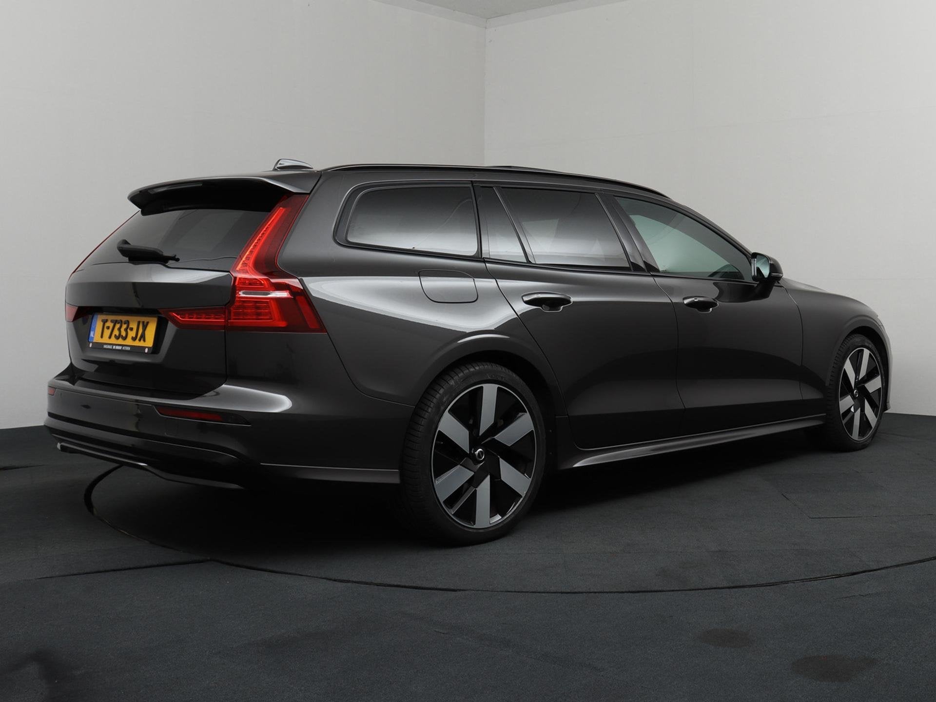 Volvo V60 2.0 T6 Plug-in hybrid AWD Plus Dark Longe Range! |, Automaat, Dealer onderhouden, Gebruikt, Euro 6