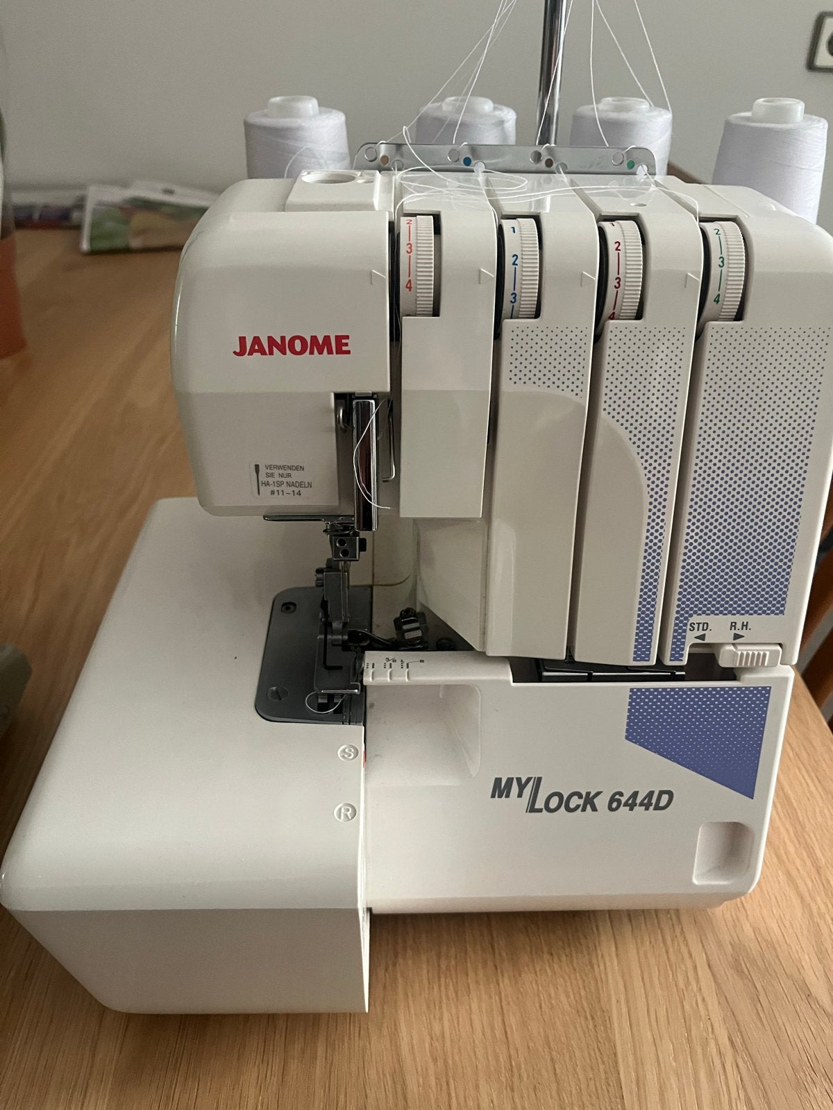 Janome MyLock 644D Lockmachine in zeer goede staat, Hobby en Vrije tijd, Naaimachines en Toebehoren, Ophalen of Verzenden, Zo goed als nieuw