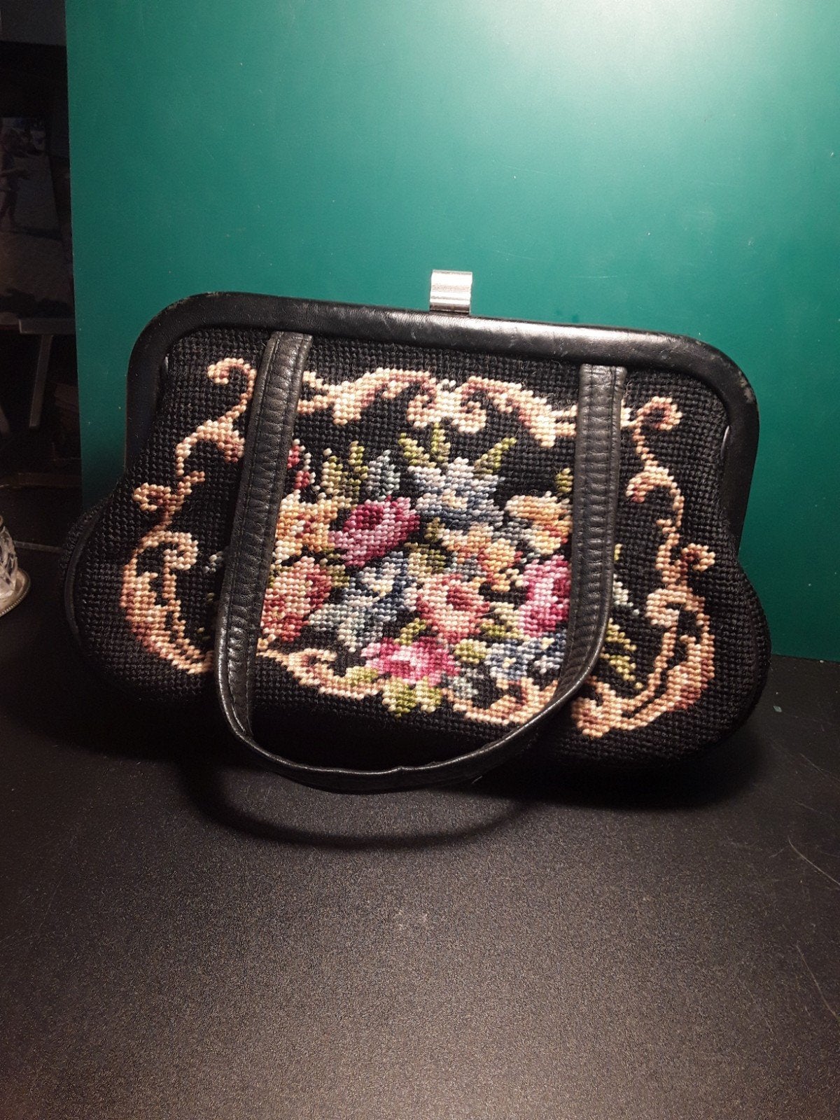 Petit point  handtas, Ophalen