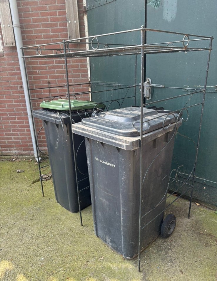 Metalen opbergrek voor afvalcontainers / containerberging, Ophalen