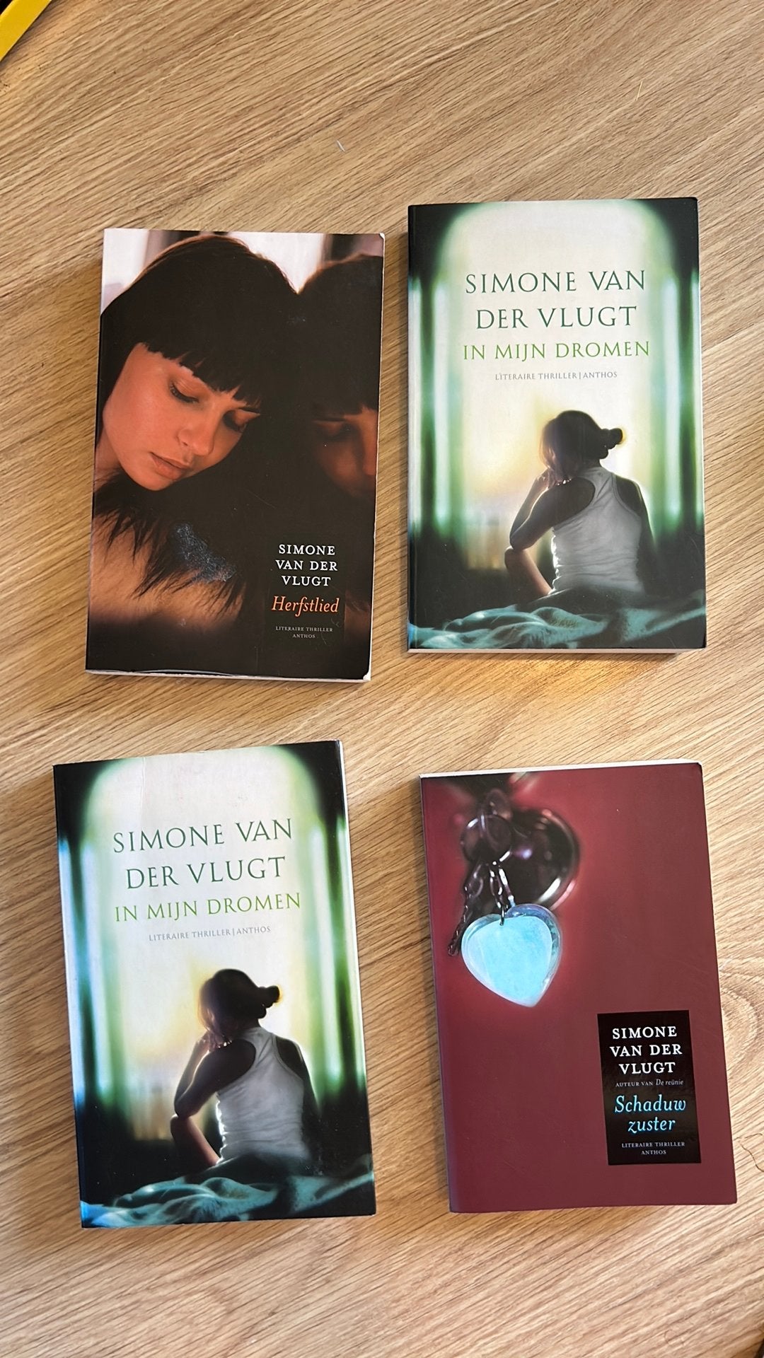 Diverse thrillers simone van der Vlugt, Ophalen of Verzenden, Zo goed als nieuw
