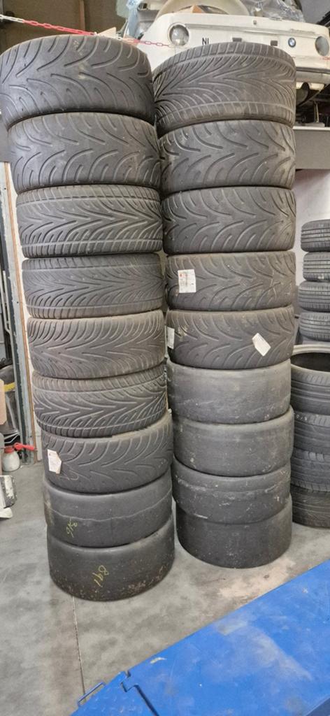 Dunlop slicks intermediates en full wets, Ophalen