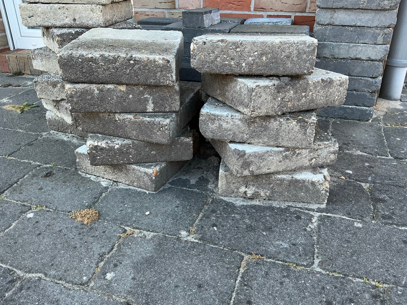 17 Gebruikte betontegels 30x30x8 cm, Ophalen, Gebruikt, Minder dan 5 m², Beton