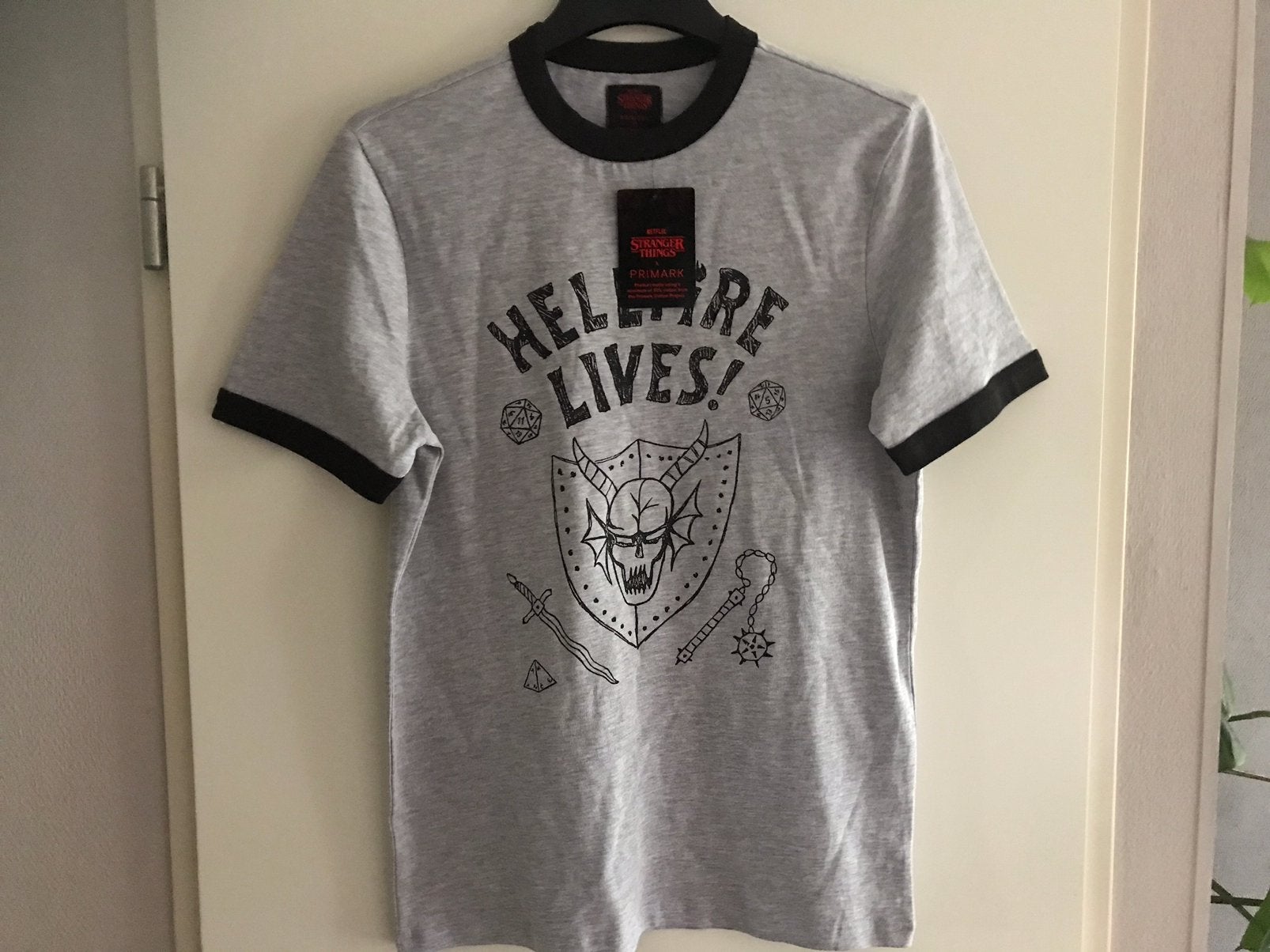 Stranger Things Hellfire Tshirt, Ophalen of Verzenden, Nieuw, Maat 52/54 (L), Zwart