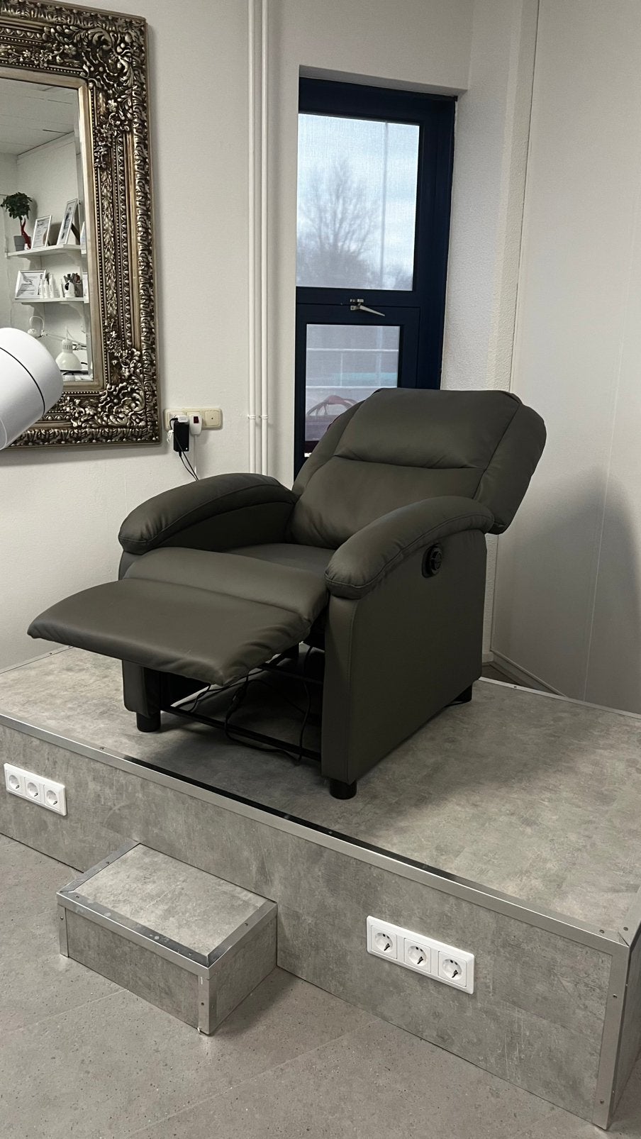 Grey Electric Recliner Chair with Massage Function, Huis en Inrichting, Ophalen, Zo goed als nieuw