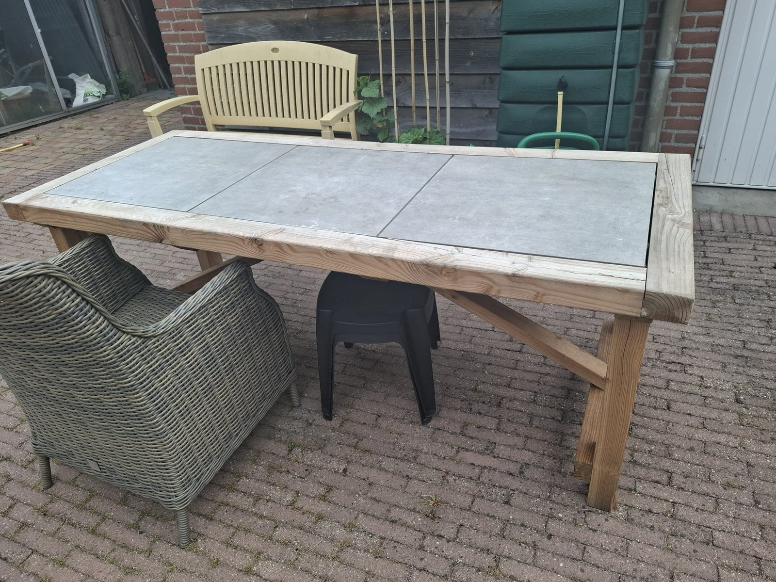 Nette tuintafel douglas hout met 3 tegels 200x0.8, Ophalen, Zo goed als nieuw, Rechthoekig, Hout