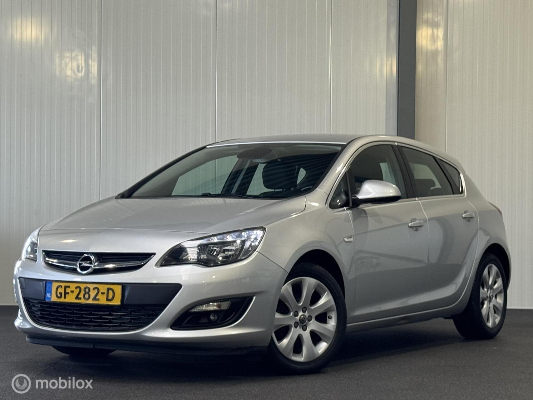 Opel Astra 1.4 Turbo Blitz [ NAP cruise pdc LED ], Auto's, Voorwielaandrijving, Euro 5, Parkeersensor, 680 kg