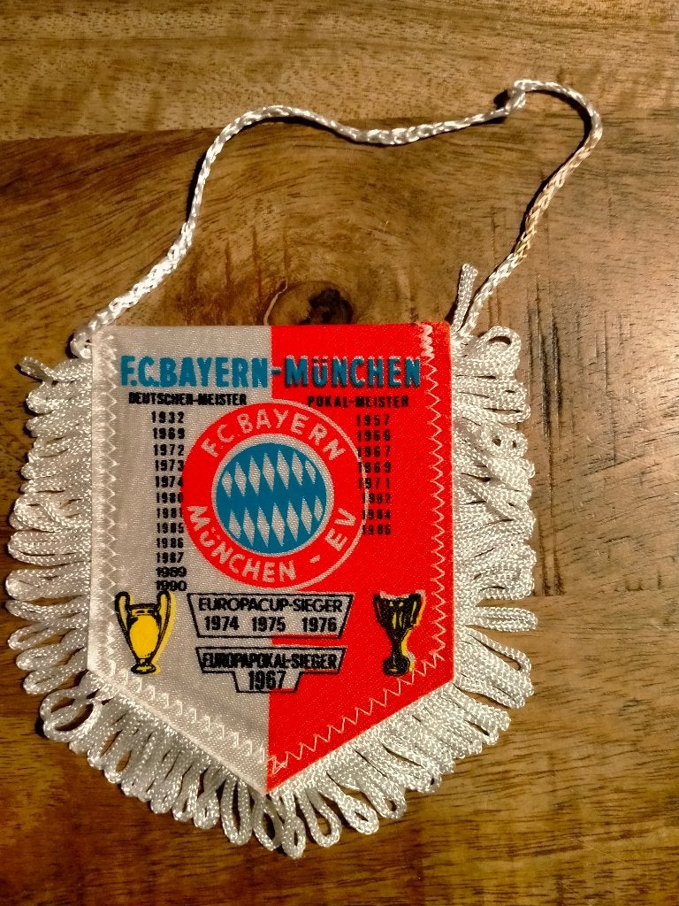 F.C. Bayern-Munchen Duitsland voetbal club vintage vaantje, Verzenden, Gebruikt, Buitenlandse clubs, Vaantje of Sjaal