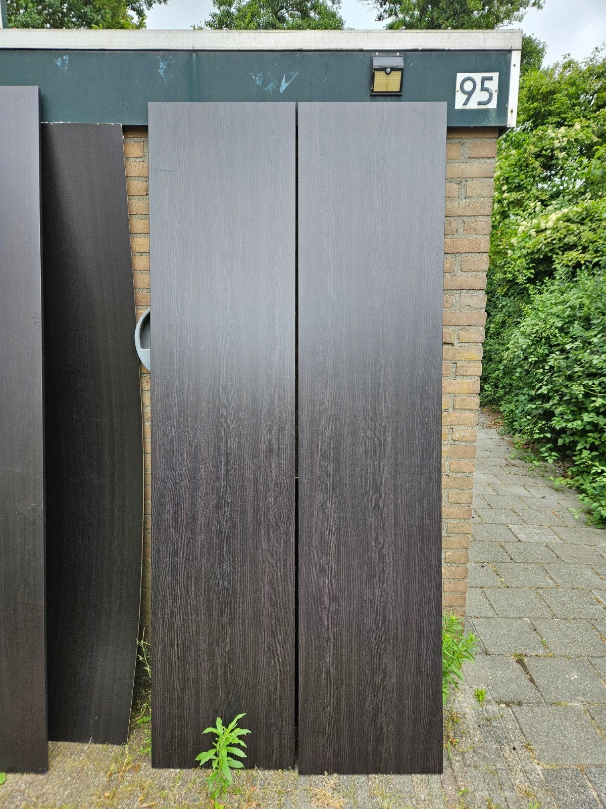 Donkerbruine kastdeuren / plank (2 stuks), Huis en Inrichting, Kasten | Kledingkasten, Ophalen, Gebruikt, 200 cm of meer, 50 tot 100 cm