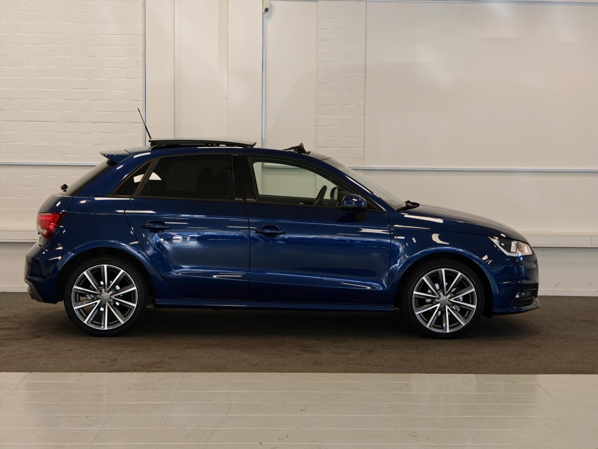 Audi A1 Sportback 1.0 TFSI Adrenalin S-line Carplay Schuif/k, Auto's, Stof, Blauw, 49 €/maand, Origineel Nederlands