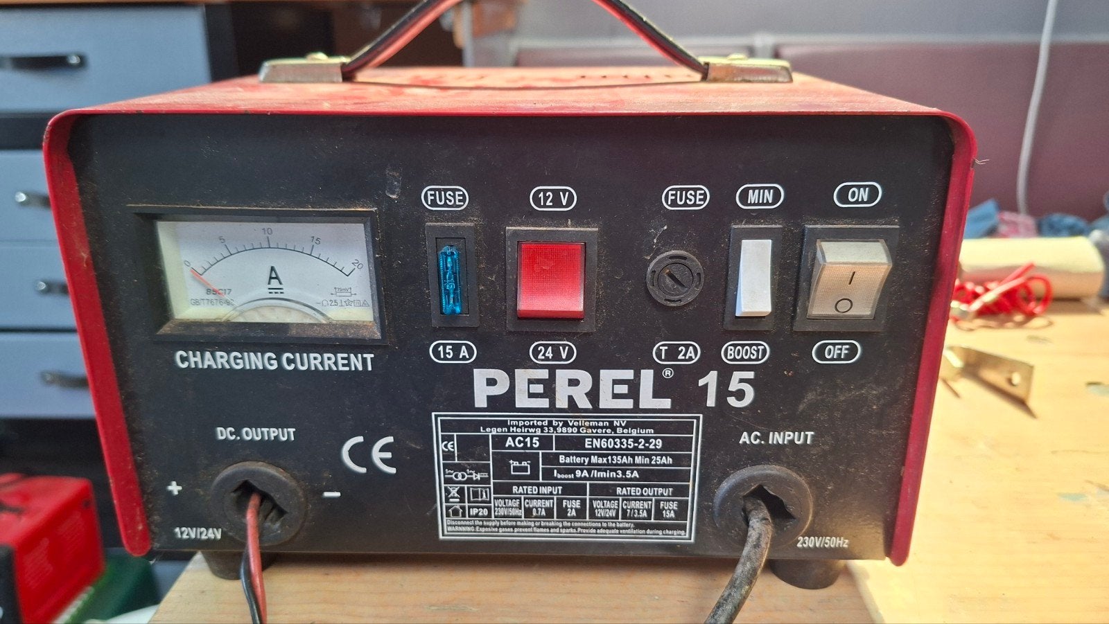 Perel 15 Acculader 12V/24V met Laadstroomindicator, Ophalen of Verzenden, Gebruikt