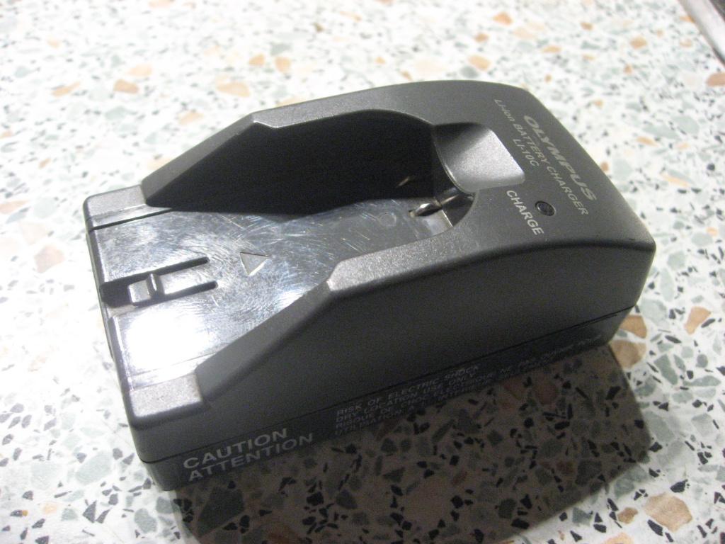 Olympus Lader Li-ion type LI-10C, Ophalen of Verzenden, Zo goed als nieuw