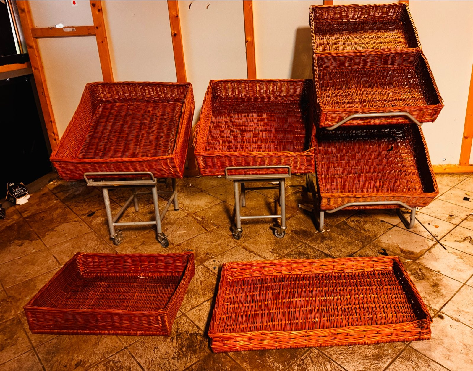 Rotan display manden met onderstel - 7 stuks, Ophalen