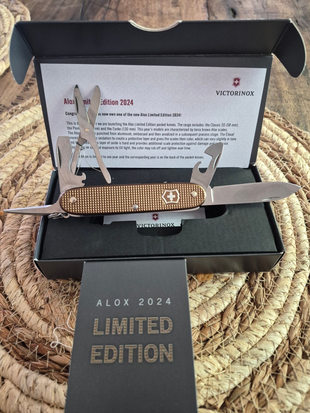 Victorinox Pioneer X Limited Edition 2024 - Terra Bruin, Ophalen of Verzenden