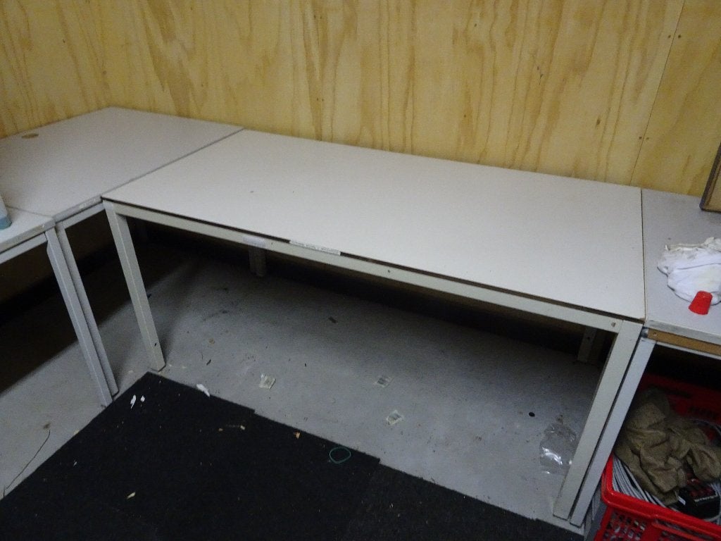bureau's / hobby tafels /kantine tafels, Ophalen, Zo goed als nieuw