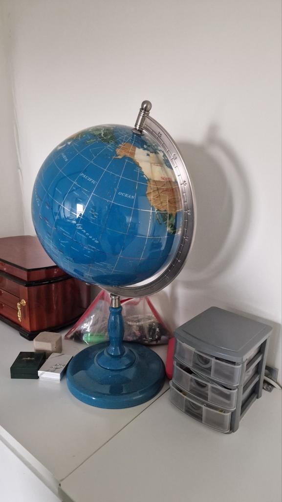 Edelsteen Decoratieve Wereldbol - Blauw met Zilveren Details, Ophalen, Zo goed als nieuw