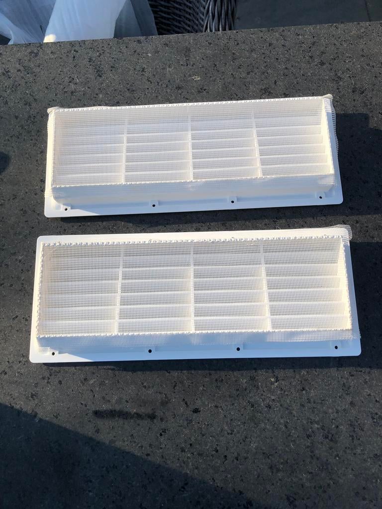 Nieuwe wasbak compleet met kraan . 2 ventilatie roosters, Ophalen, Zo goed als nieuw