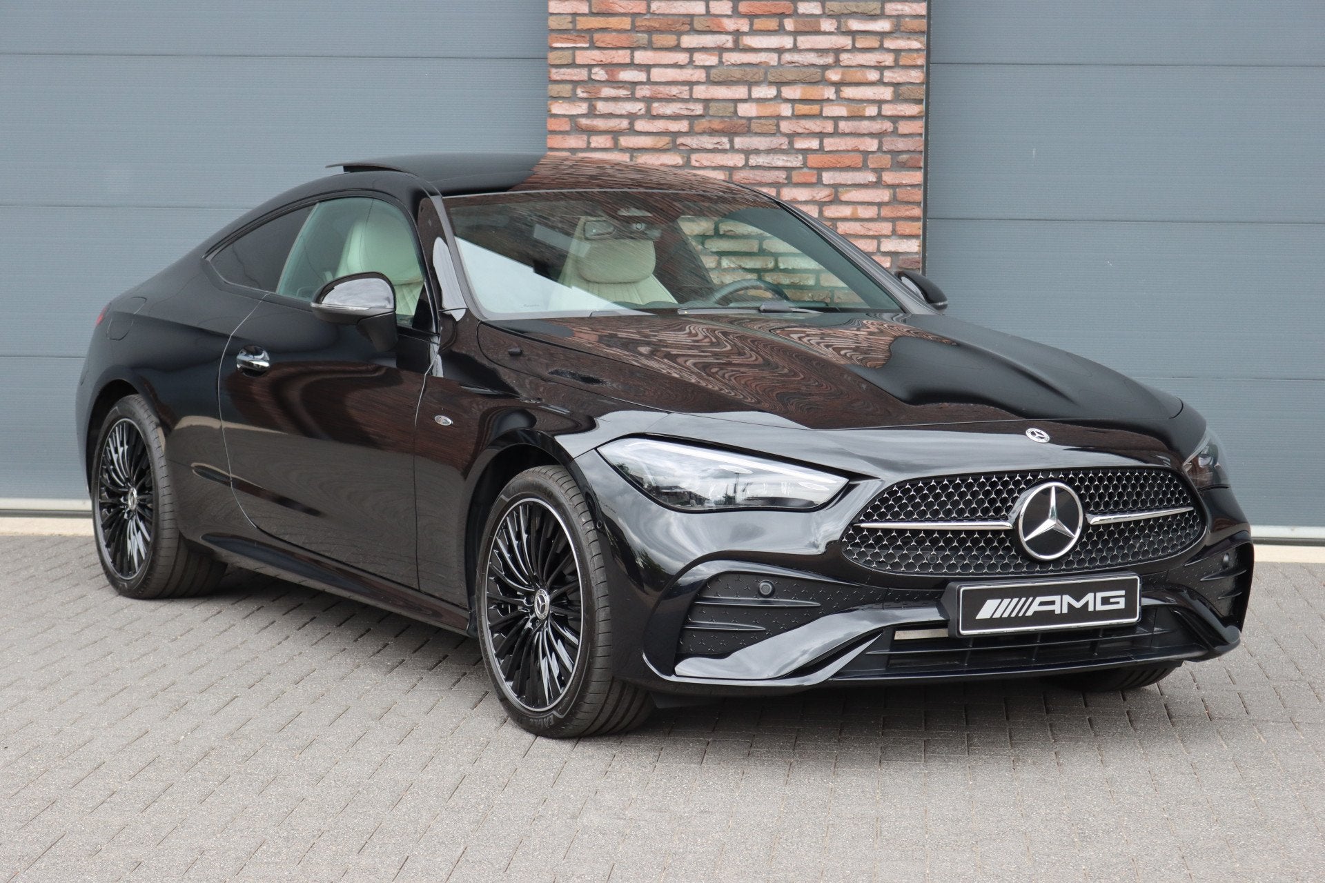 Mercedes-Benz CLE Coupé 300 e AMG Line | Panoramadak | Dist, Auto's, Dealer onderhouden, Gebruikt, 4 stoelen, Zwart