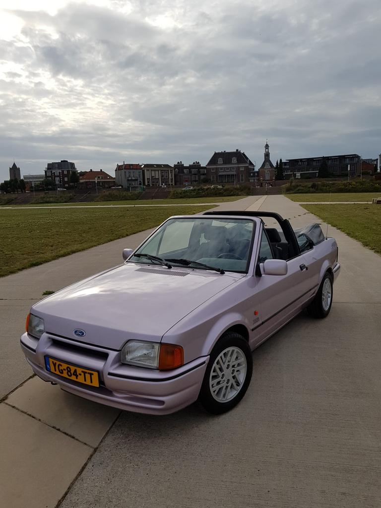 Zeer mooie Ford Escort XR3i cabrio, in topstaat!, Auto's, Voorwielaandrijving, Overige kleuren, Cabriolet, Overige kleuren