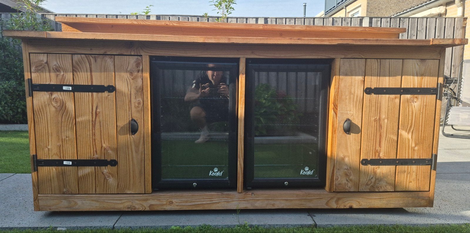 Steigerhouten buitenkeuken op wielen met 2 inbouwkoelkasten, Tuin en Terras, Ophalen, Zo goed als nieuw