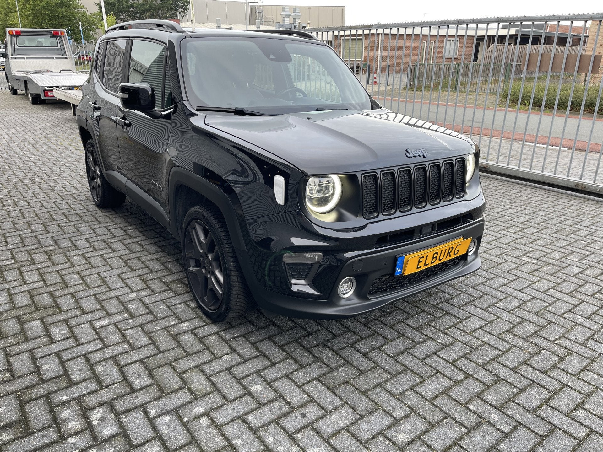 Jeep Renegade 4xe 240 Plug-in Hybrid Electric Trailhawk, Zwart, Hybride Elektrisch/Benzine, SUV of Terreinwagen, Robbertsmatenstraat 24
8081HL  ELBURG, NL