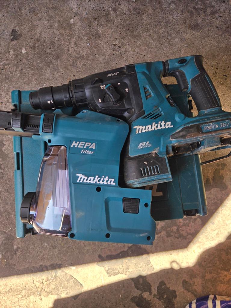 Makita combihammer 2x18volt .DHR281, Ophalen of Verzenden, Zo goed als nieuw