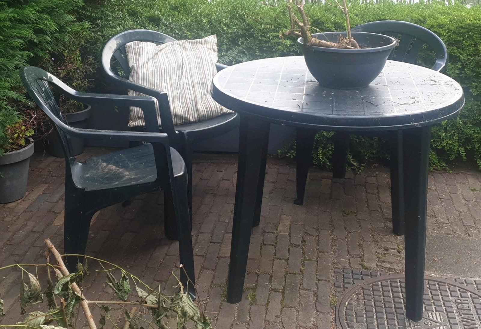 Groene stapelstoel ronde tafels stoelen tuinset, Ophalen, Gebruikt, Kunststof