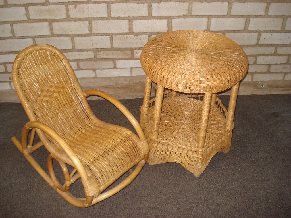 Rotan Rieten Kinder Stoel en tafel  60 cm hoog zie foto,s, Ophalen, Bruin, Hout, Zo goed als nieuw