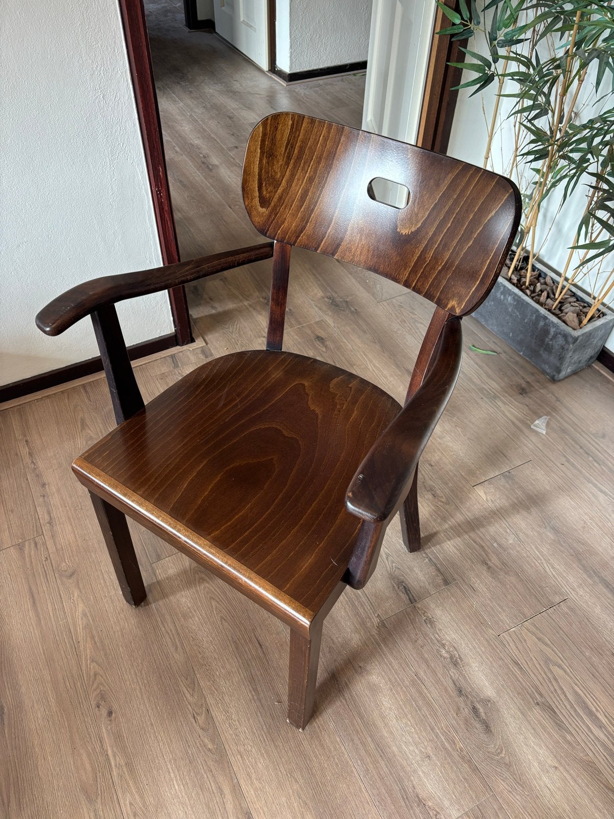Houten stoel met armleuning - Zitvlak 45,5x46cm, Ophalen, Gebruikt, Bruin, Vijf, Zes of meer stoelen