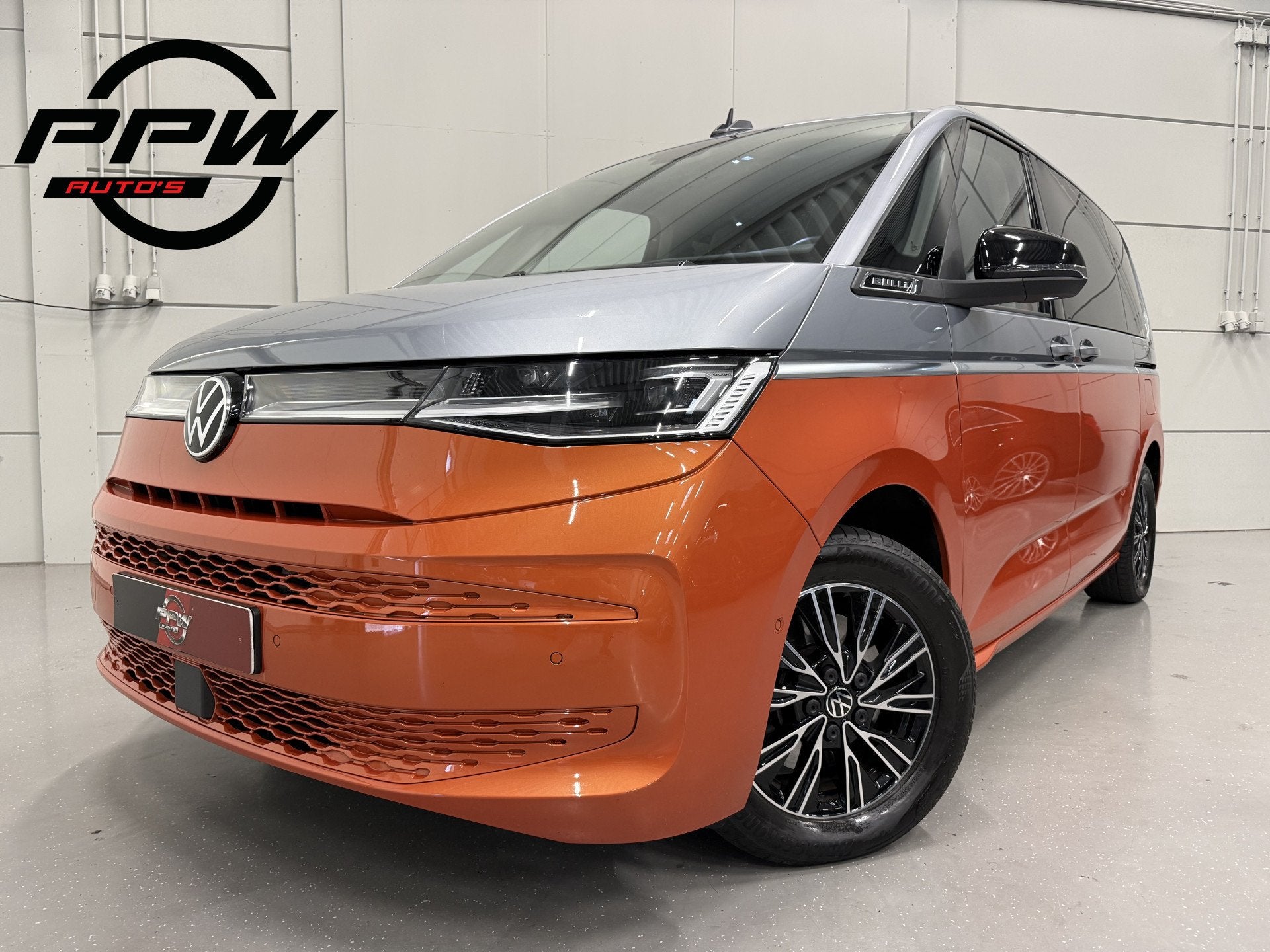 Volkswagen Multivan 1.4 eHybrid BULLI 7p. HEAD-UP/IQ-LIGHT/L, Gebruikt, Zwart, Met garantie (alle), 7 stoelen