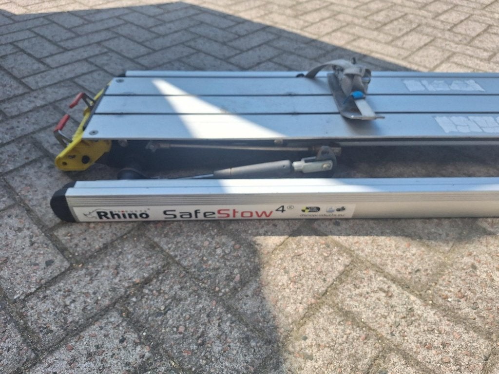 Rhino ladderdrager/Kajakdrager met railsysteem