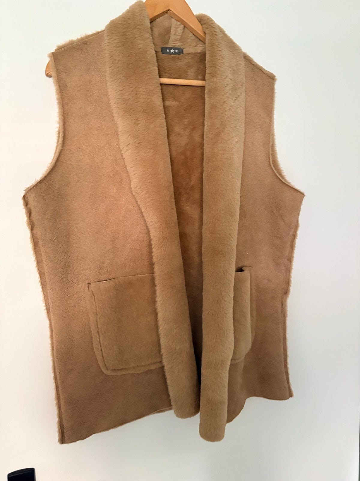 Mooie camelkleurige bodywarmer met teddy voering, Kleding | Dames, Ophalen of Verzenden, Zo goed als nieuw, Maat 38/40 (M), Beige