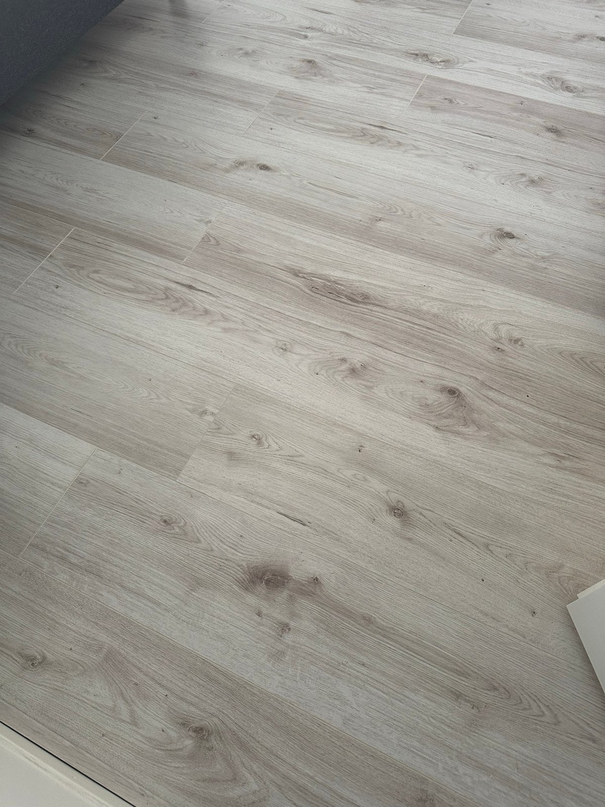 Gratis af te halen: Wit eiken laminaatvloer, Ophalen, Wit, Zo goed als nieuw, 25 tot 50 m²