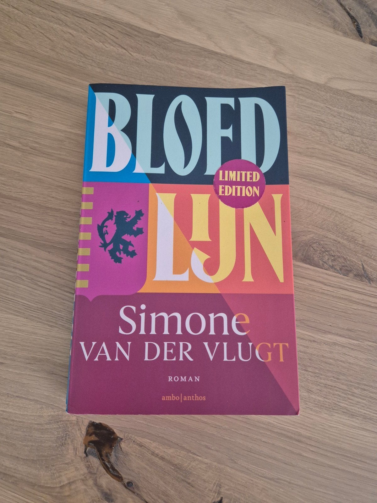Bloedlijn - Simone van der Vlugt (Limited Edition), Ophalen of Verzenden, Zo goed als nieuw, Simone van der Vlugt, Nederland