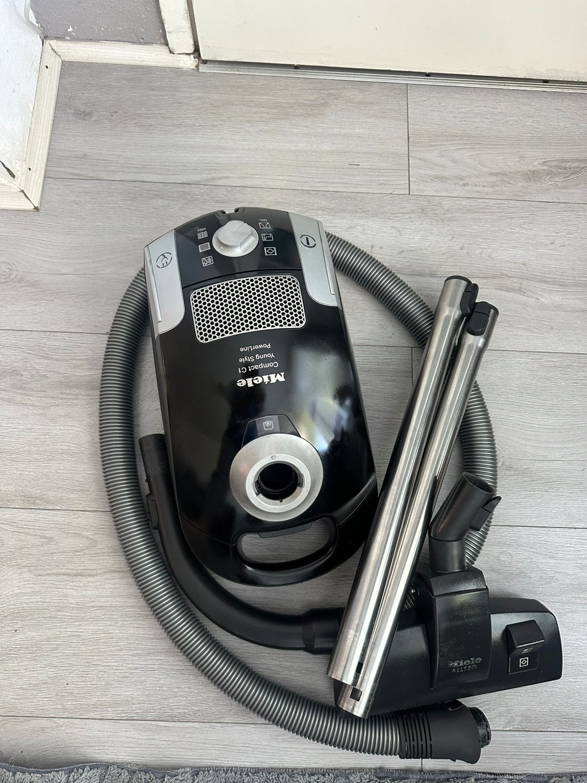 Te koop goede nette stofzuiger van MIELE Compact C1, Witgoed en Apparatuur, Stofzuigers, Ophalen of Verzenden, Zo goed als nieuw
