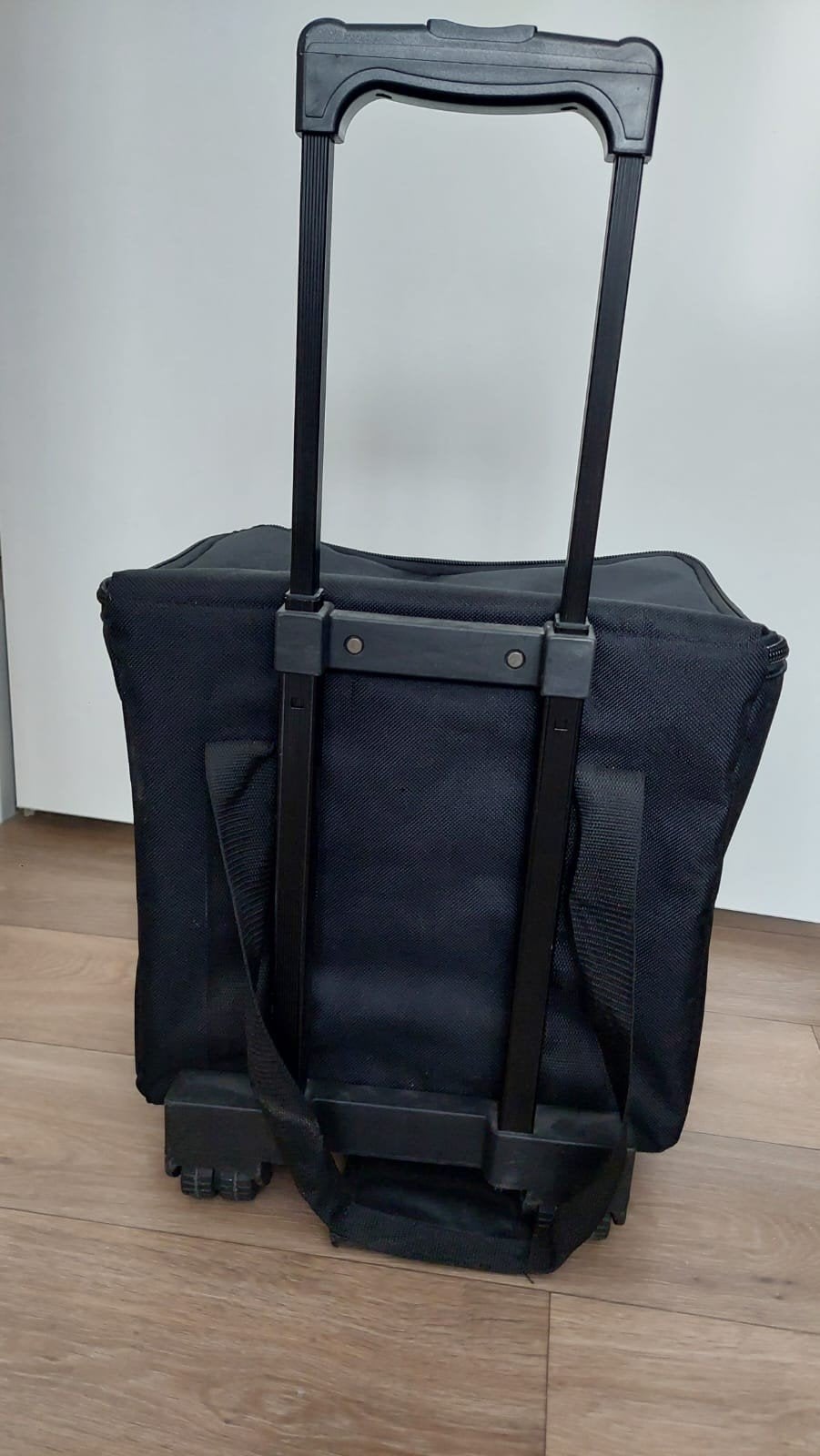 Bernina naaimachinetas, 30 cm of meer, Zwart, Minder dan 40 cm, Wieltjes