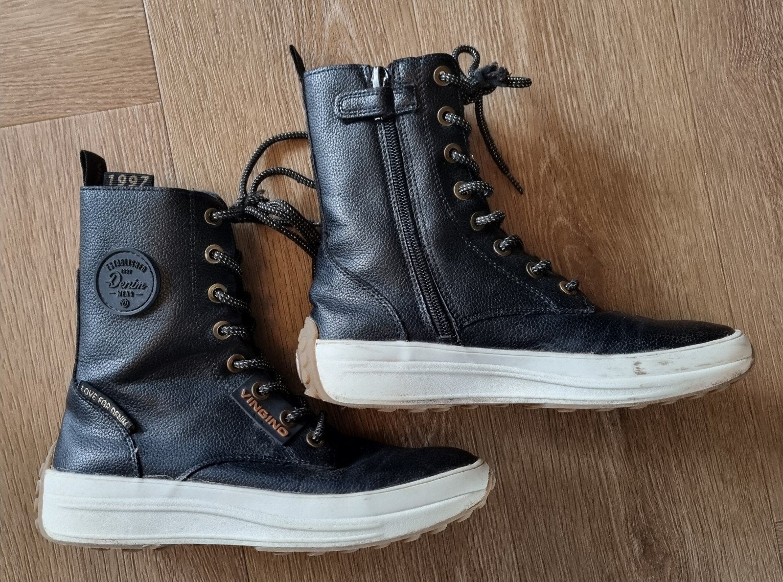 Vigino halfhoge veterschoen laars mt 33 zwart, Ophalen of Verzenden, Zo goed als nieuw, Meisje, Schoenen